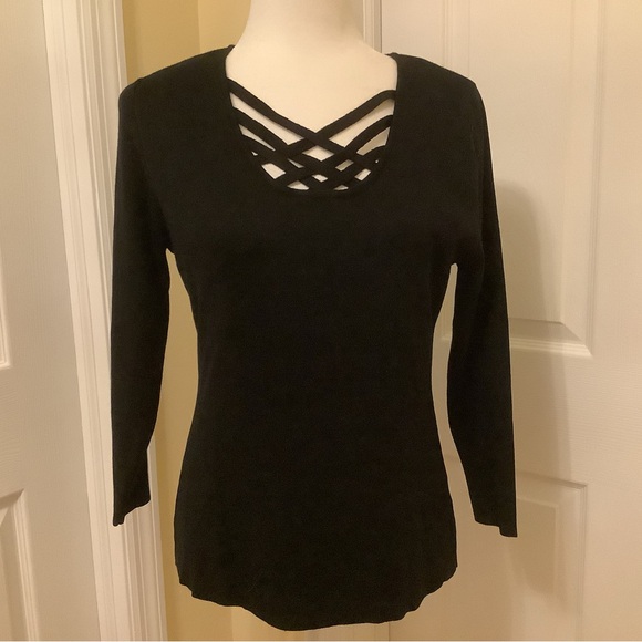 NWT! Beautiful lattice detail sweater! - Picture 2 of 5